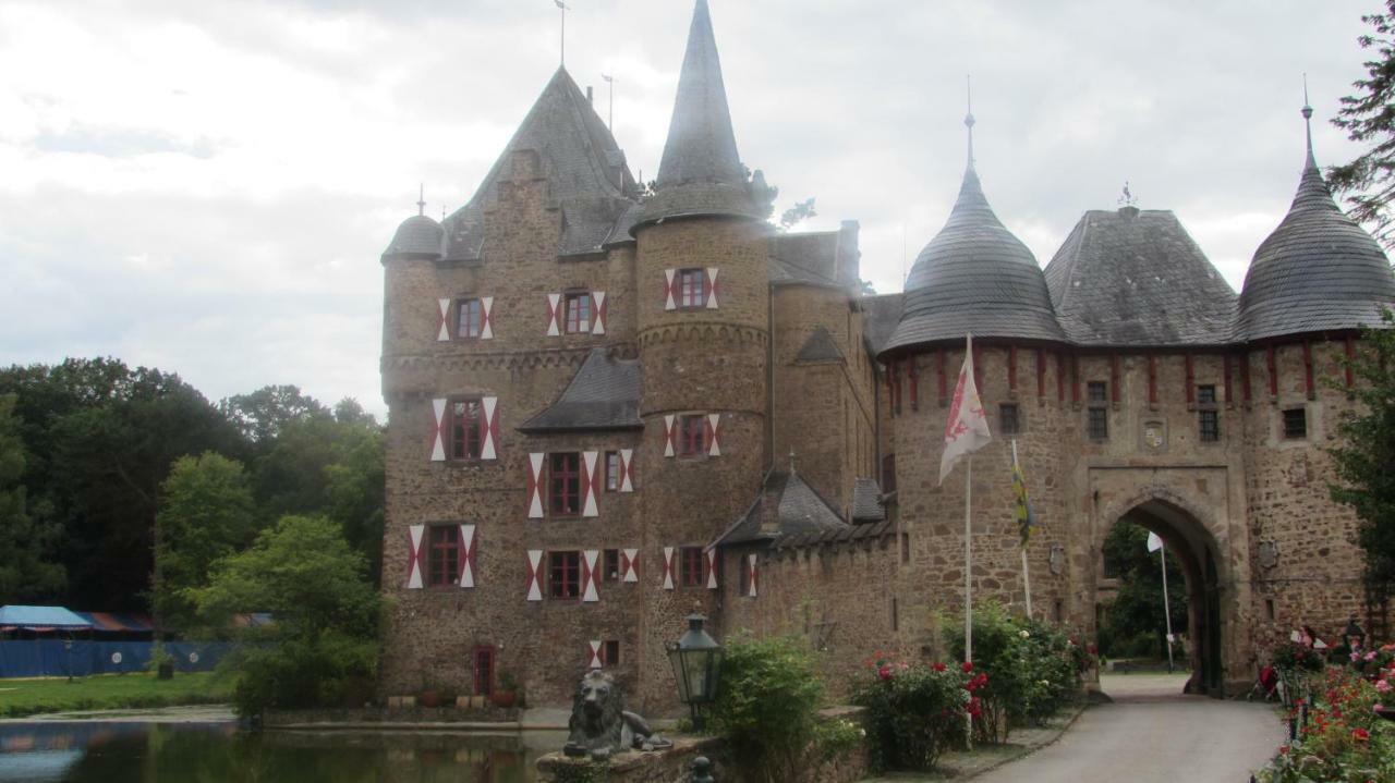 Eifel-Landhaus Ferienwohnungen "Em Gardestueffje" メッヒャーニッヒ エクステリア 写真